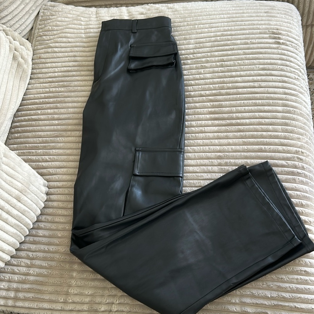 Pleather cargo pants with elastic waistband perfect for sizes 26-28 -4,6